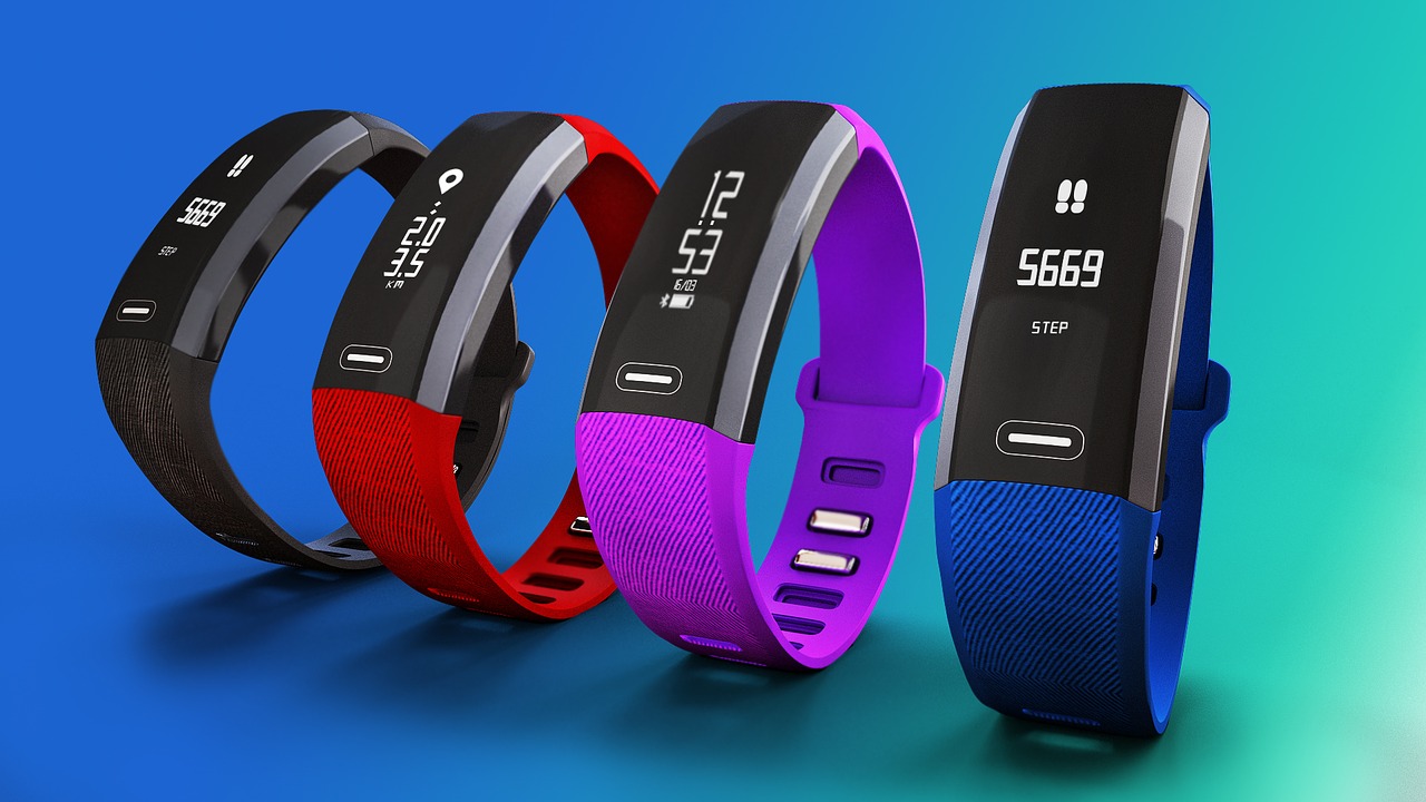 What Are the Features to Look Out For in a Fitness Tracker? FITin56